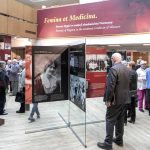 Budynek Rektoratu oświetlony podczas Nocy Muzeów 2019