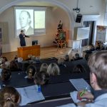 Wykład dra Adama Tyszkiewicza podczas Akademii poświęconej Marianowi Grzybowskiemu, 2019