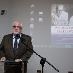 Dyrektor Muzeum Historii Medycyny, prof. Edward Towpik przemawiający podczas otwarcia wystawy, 2016